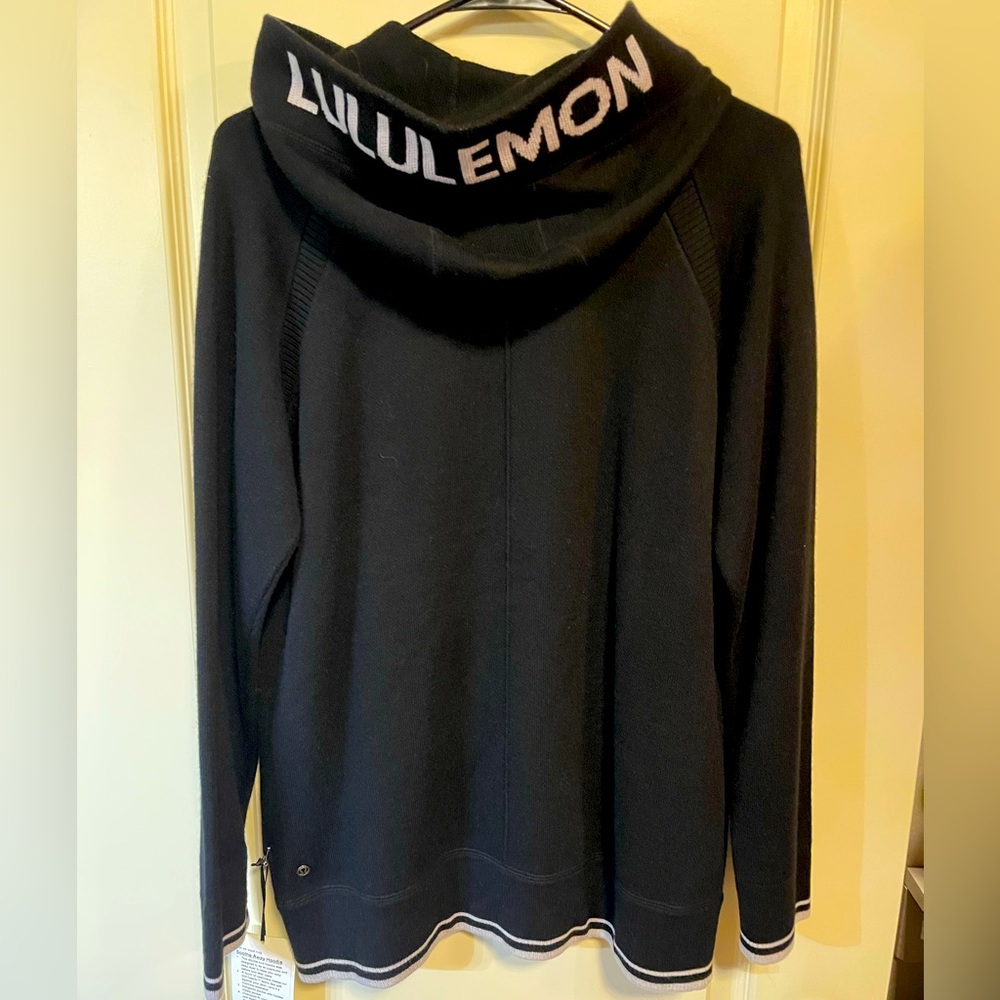 LuLuLemon Womens Sweater Size 8 BNWT Retail $148  Black Soothe Away Hoodie